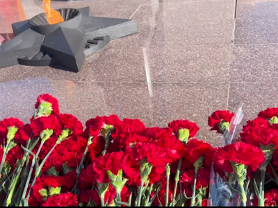 Возложение цветов к памятнику погибших воинов Великой Отечественной войны