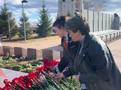 Возложение цветов к памятнику погибших воинов Великой Отечественной войны