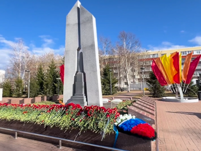 Возложение цветов к памятнику погибших воинов Великой Отечественной войны